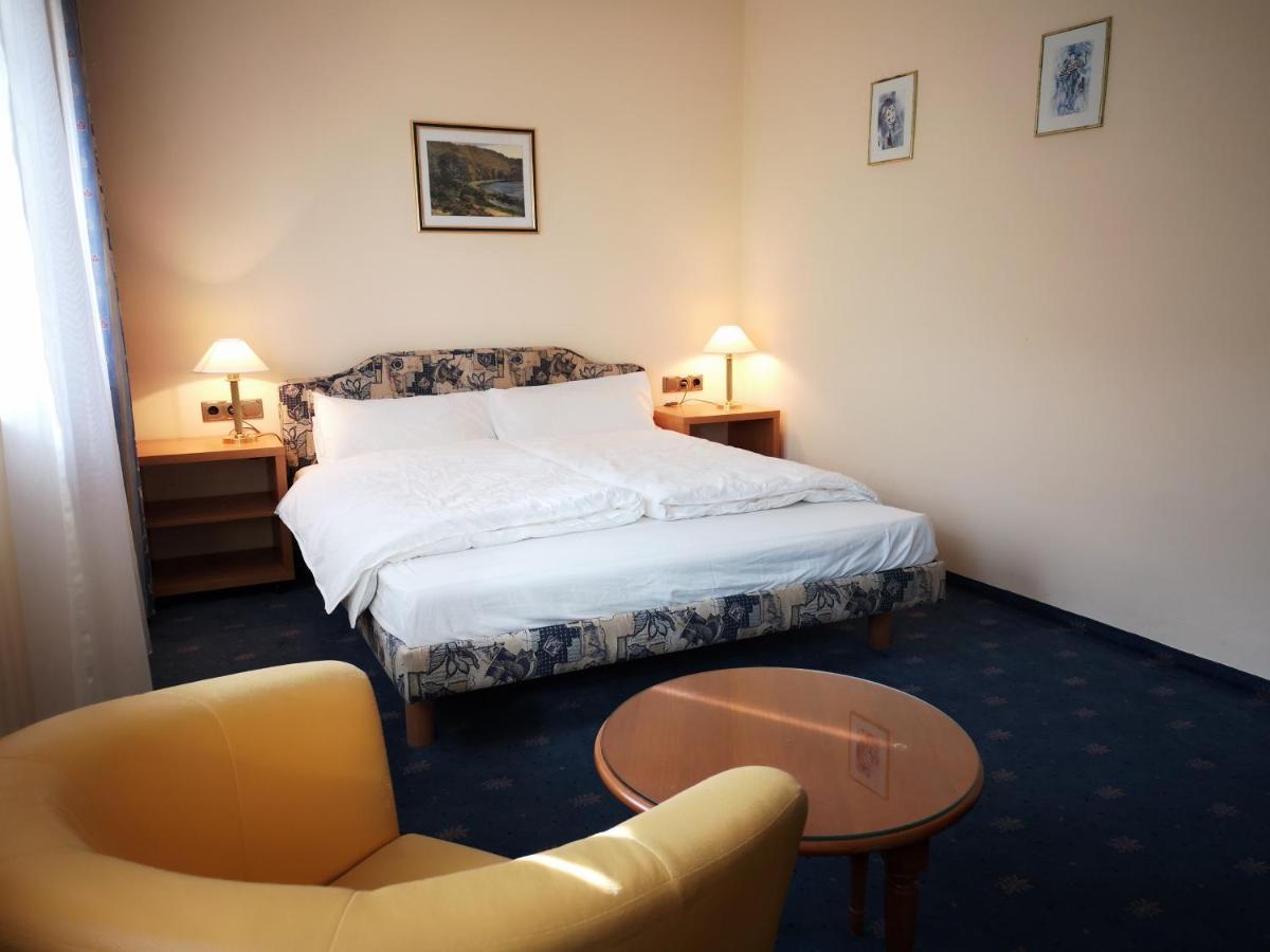 Landhotelullrich Baumholder Eksteriør bilde